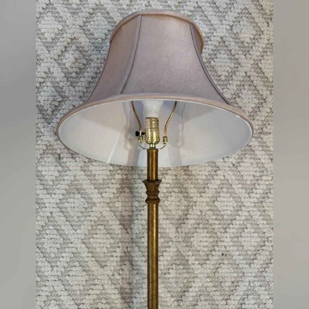 OLD-WORLD BRONZE-STYLE FLOOR LAMP — NEOCLASSICAL/TRADITIONAL NEW ENGLAND STYLE - Picture 7 of 8
